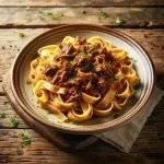 Pappardelle al ragù di cinghiale nel piatto