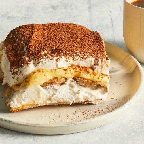 Una fetta di un tiramisu casalingo